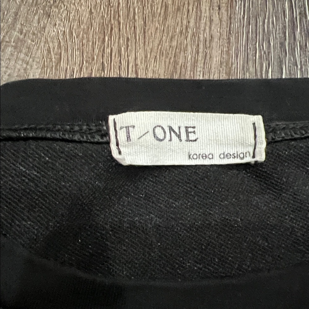 (23) T One tshirt - Picture 2 of 3